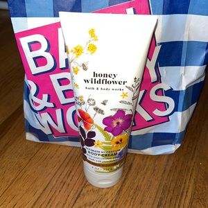 Bath&Body honey wildflower body cream